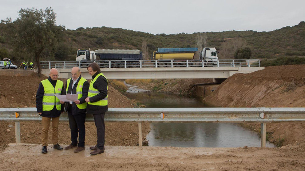 El nuevo puente de Sánsoain supera las pruebas de carga con más de 150 toneladas GOBIERNO DE NAVARRA
