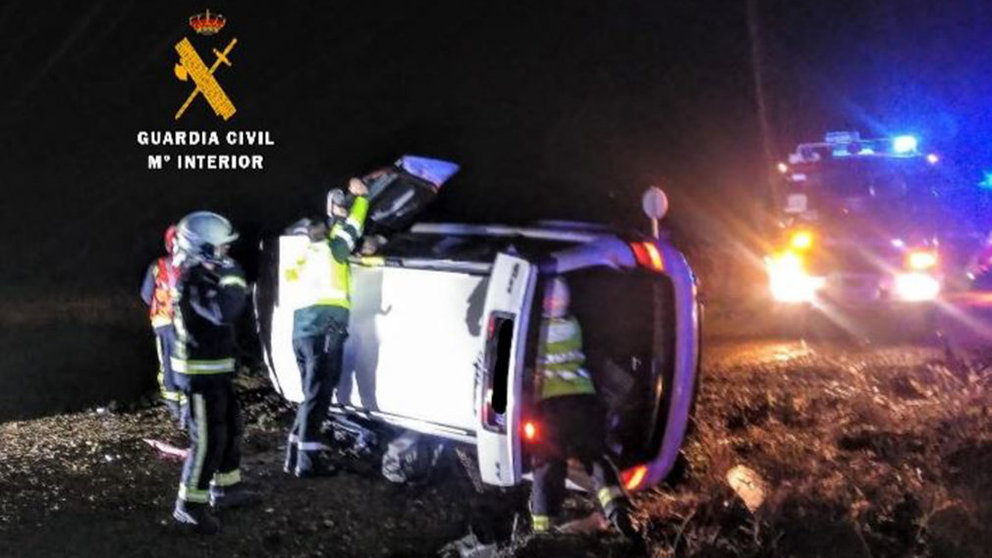 Accidente entre dos vehículos en el cruce de Olite GUARDIA CIVIL