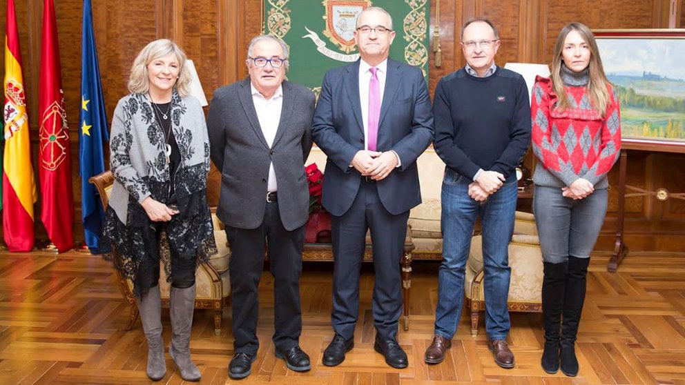 El alcalde de Pamplona se reúne con el presidente de Osasuna, para hablar sobre el centenario de la entidad.  AYUNTAMIENTO DE PAMPLONA