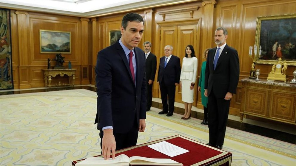 Pedro Sánchez promete su cargo ante el Rey Felipe VI. EFE