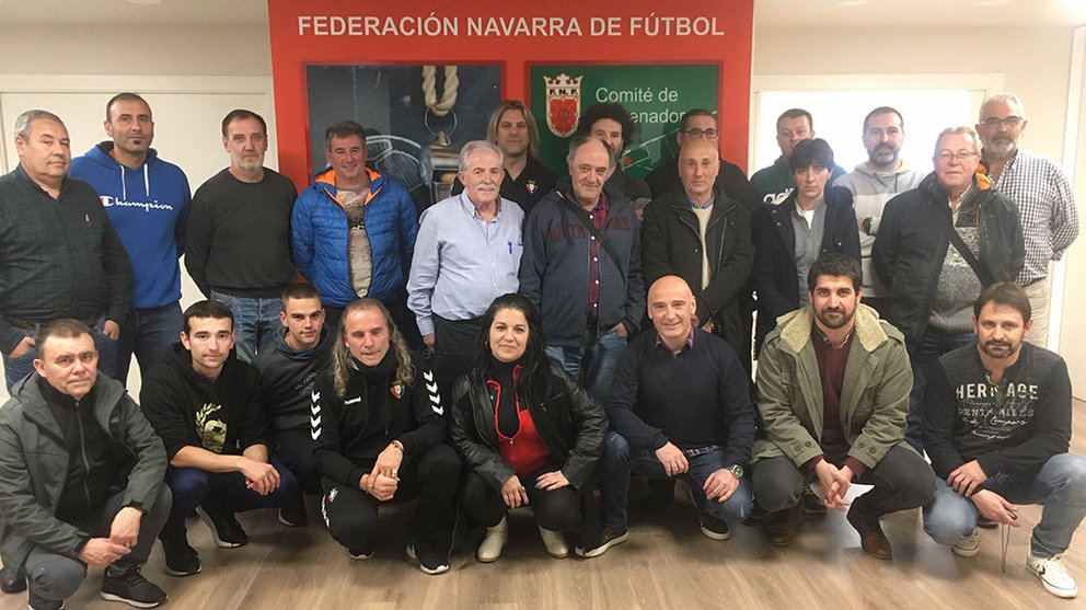Representantes de la Federación Navarra de Fútbol y de los clubes convocados para el programa de tecnificación del fútbol femenino. FNF.