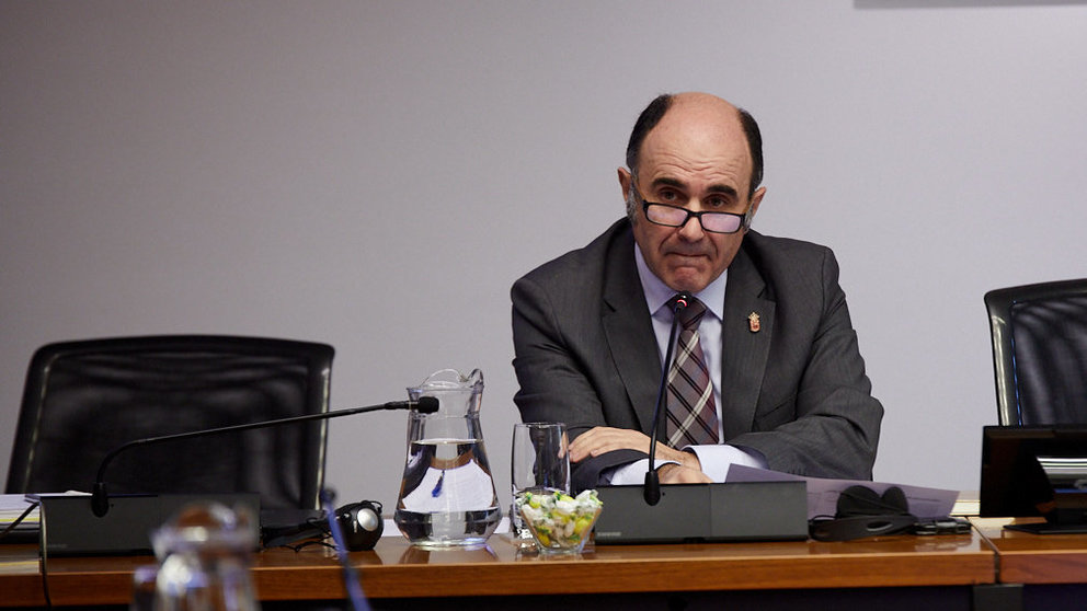Comparecencia para que el consejero Manu Ayerdi informe de la tramitación y resolución de las sucesivas convocatorias del programa Becas Navarra 2009-2012. IÑIGO ALZUGARAY