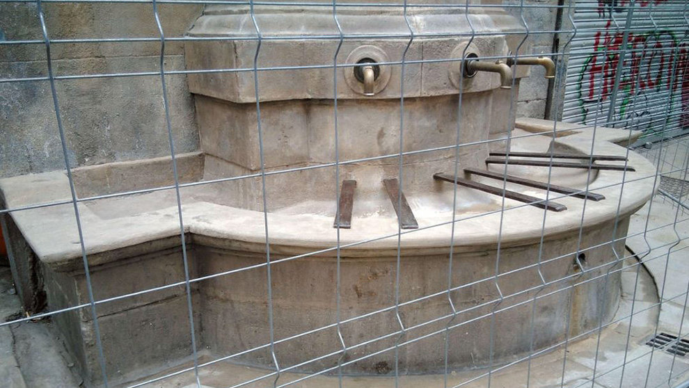 Restauración de la fuente de la calle Descalzos de Pamplona. AYUNTAMIENTO DE PAMPLONA