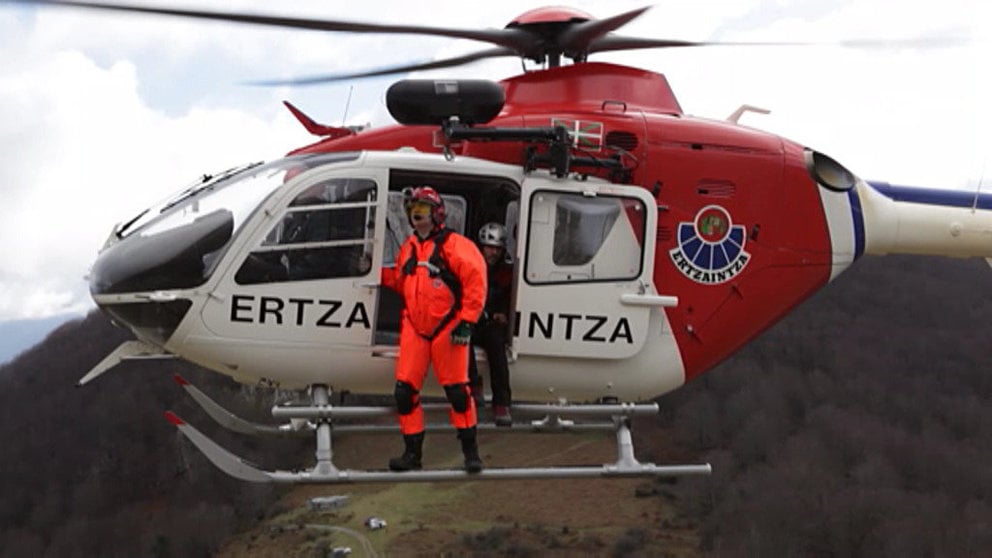 El helicóptero de la Ertzaintza ha hecho todo lo posible para atender al pamplonés.