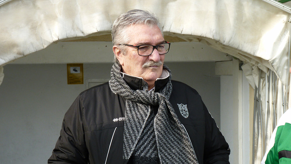 el entrenador de fútbol Pedro Barandalla en el estadio Oberena. Navarra.com