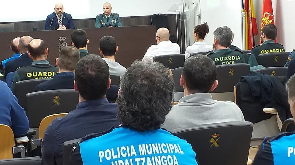 Jornada de la Guardia Civil con agentes de policías municipales de Navarra GUARDIA CIVIL