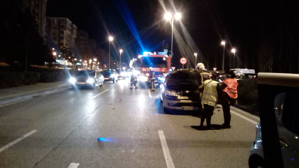 Accidente ocurrido en el cruce entre la avenida de Navarra y la calle Iñigo Arista. BOMBEROS