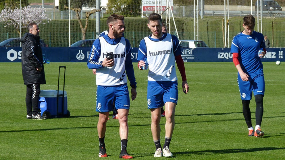 Roberto Torres y Kike Barja quieren recuperar su puesto en el once titular. Navarra.com