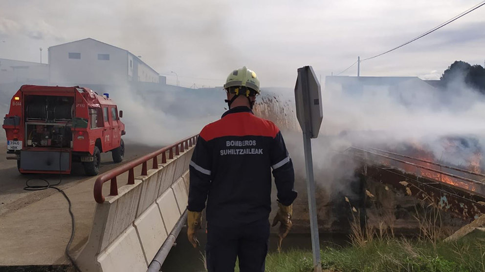 Incendio de vegetación en Murchante BOMBEROS DE NAVARRA