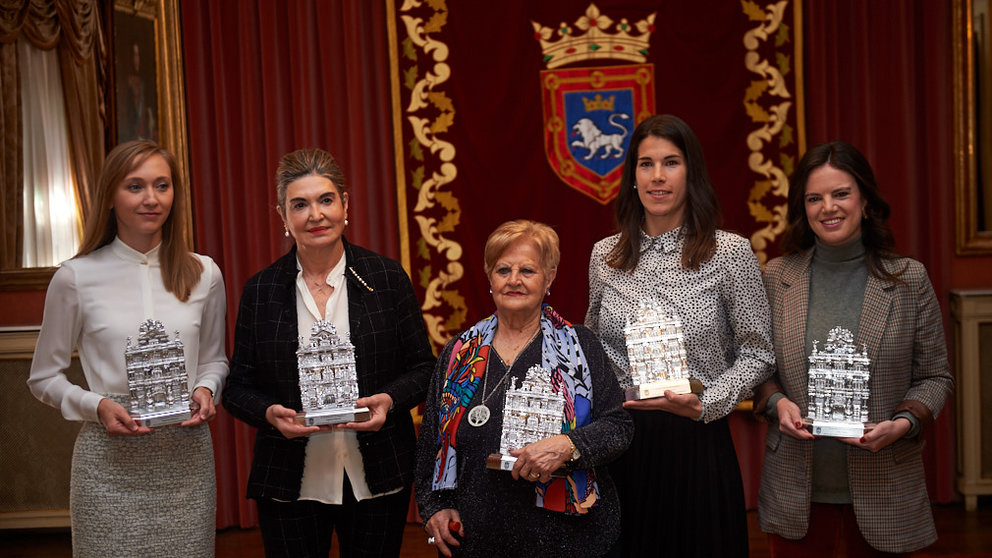 Acto institucional del Ayuntamiento de Pamplona por el Día Internacional de la Mujer; con el homenaje a cinco mujeres representativas de diferentes campos de actuación. MIGUEL OSÉS