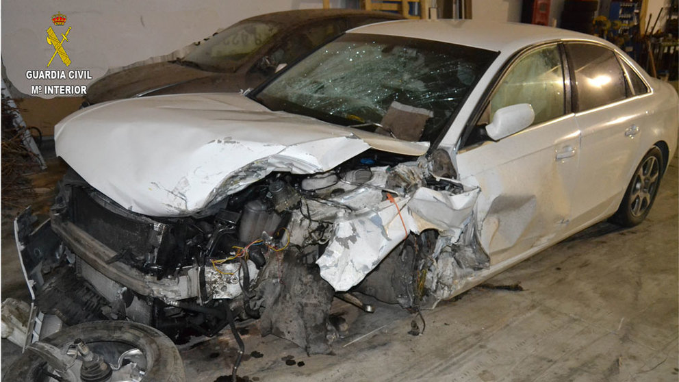 Estado en el que quedó el vehículo implicado en el accidente mortal causado por un conductor drogado residente en Navarra. GUARDIA CIVIL
