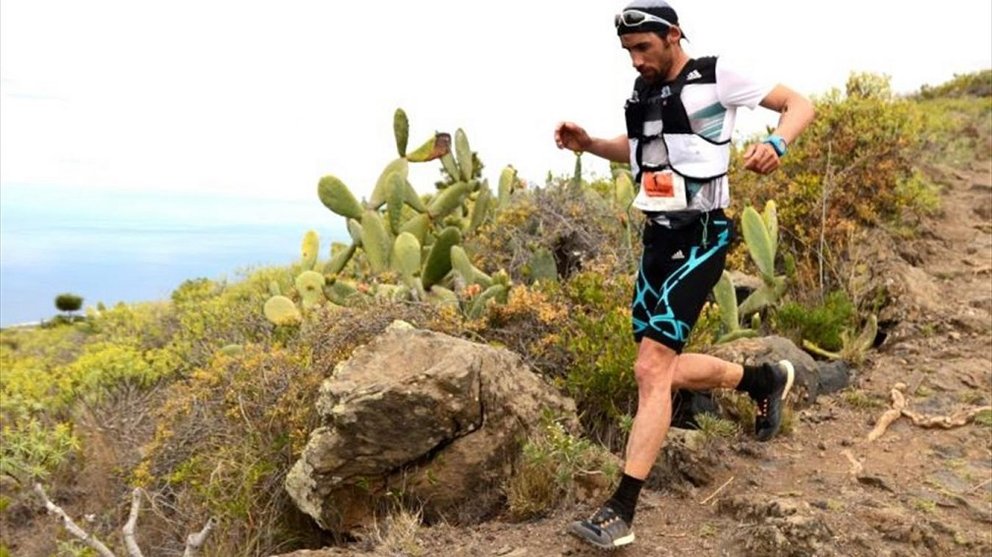 El corredor y campeón del mundo de trail, Luis Alberto Hernando, que trabaja como Guardia Civil en Pamplona. EFE