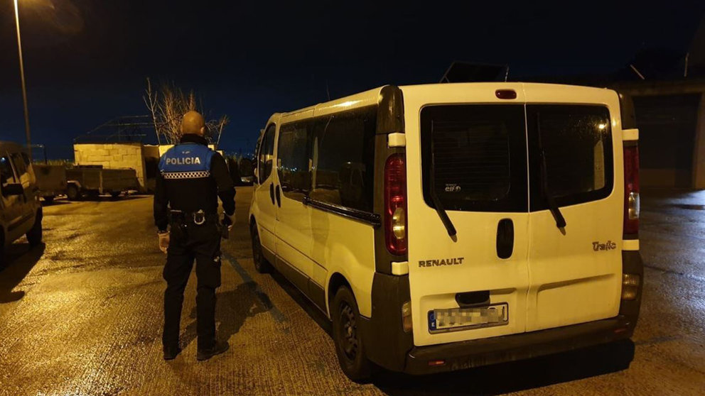 La Guardia Civil denuncia al conductor de un vehículo por positivo en alcohol tras saltarse el confinamiento. GUARDIA CIVIL