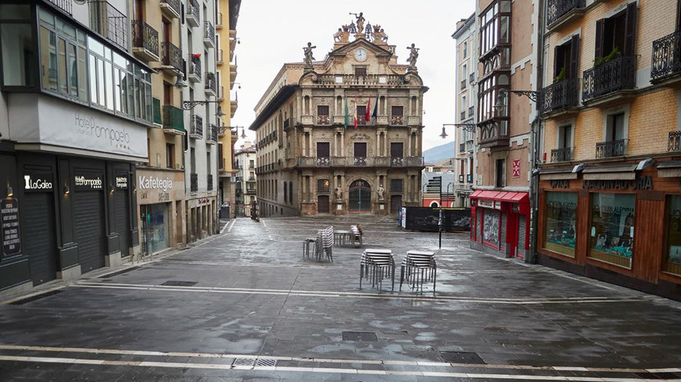 La plaza Consistorial de Pamplona, vacía durante la crisis del coronavirus EUROPA PRESS