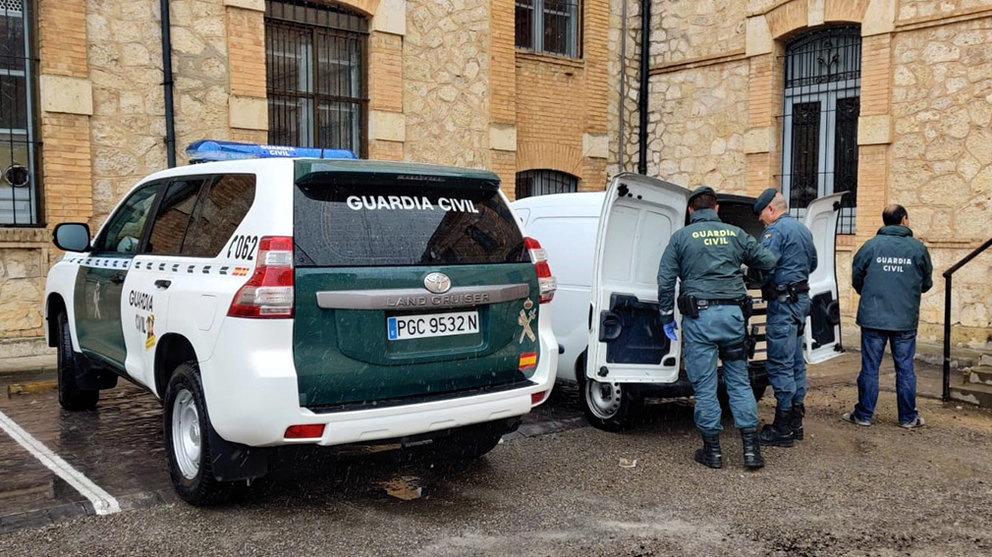 La Guardia Civil establece controles en algunos puntos de la provimcia de Teruel

La Guardia Civil establece controles en algunos edificios. Foto Europa Press.


3/4/2020