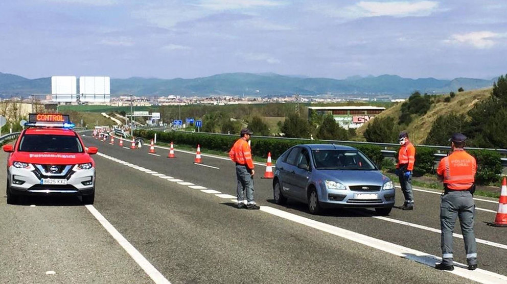 Control de tráfico en la A-12, en el término municipal de Zizur Mayor POLICÍA FORAL