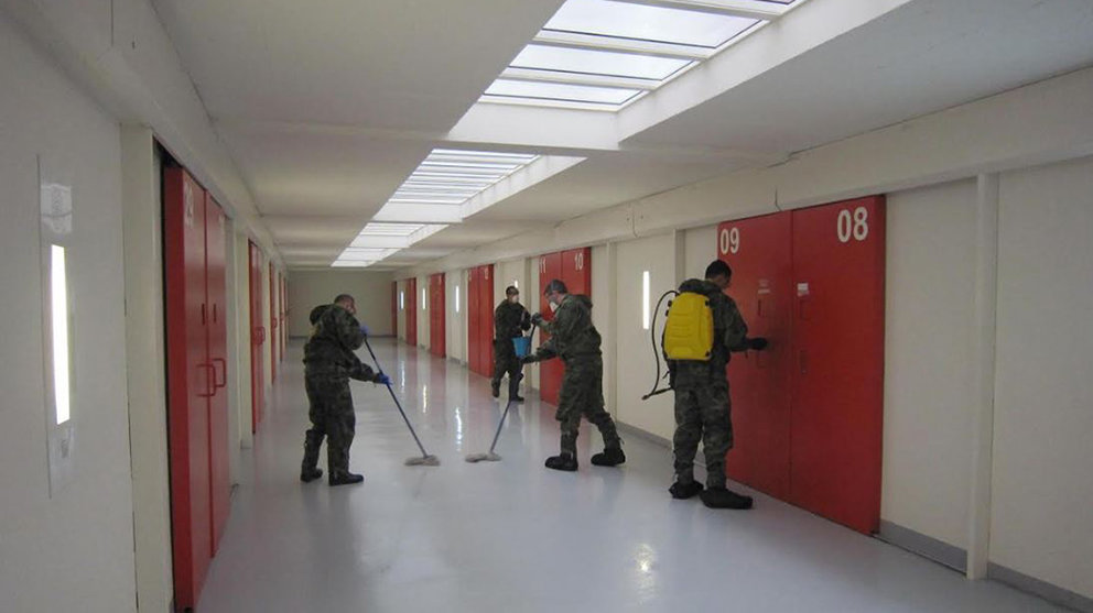 Efectivos del regimiento América 66 desinfectan el centro peniteciario de Pamplona (5) DELEGACIÓN DEL GOBIERNO