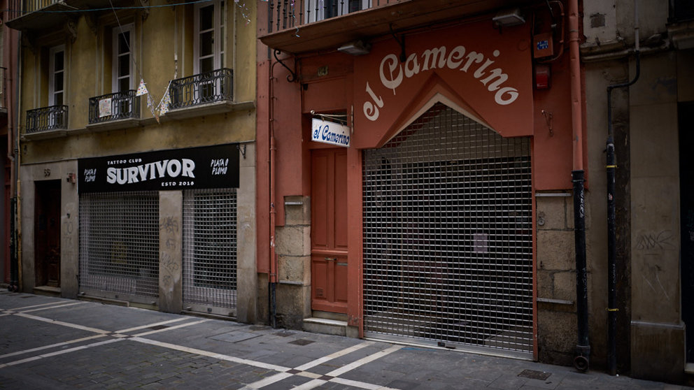 Los locales del casco viejo siguen cerrados durante la crisis del coronavirus en Pamplona. Miguel Osés