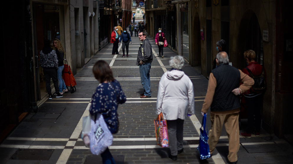 Las calles del casco viejo con afluencia de gente durante la crisis del coronavirus en Pamplona. Miguel Osés