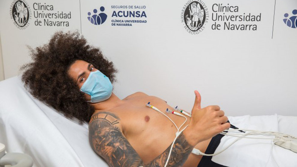 El jugador de Osasuna Aridane, este lunes durante el reconocimiento médico en la Clínica Universidad de Navarra.