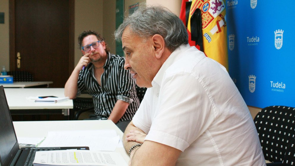 Pedro González y Diego Ramírez en el Ayuntamiento de Tudela. Cedida.