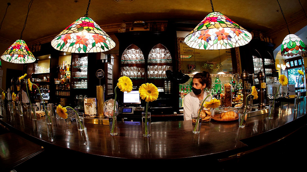 A waitress prepares her bar in Pamplona, Navarra on 25 May 2020 during the first day of phase 2 in Navarra . Madrid, Barcelona and Castilla Leon begins the phase 1 of the desescalation, while the rest of the country is on phase 2. EFE/Villar Lopez
