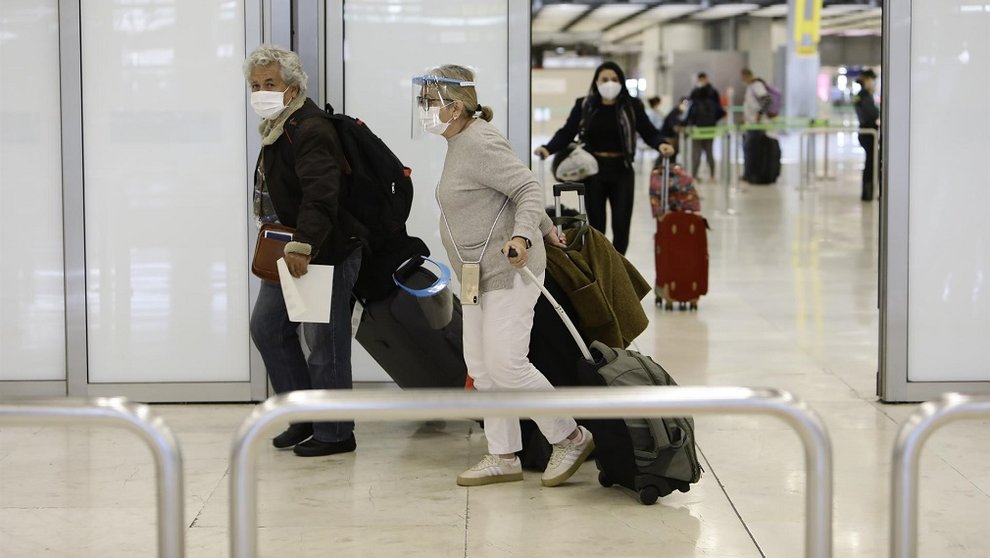 Varios pasajeros llegan al Aeropuerto Adolfo Suárez Madrid-Barajas procedente de Bogotá (Colombia) - Josefina Blanco - Europa Press