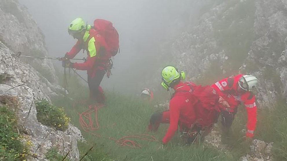Rescate de dos montañeros en el monte Beriáin (2) BOMBEROS DE NAVARRA