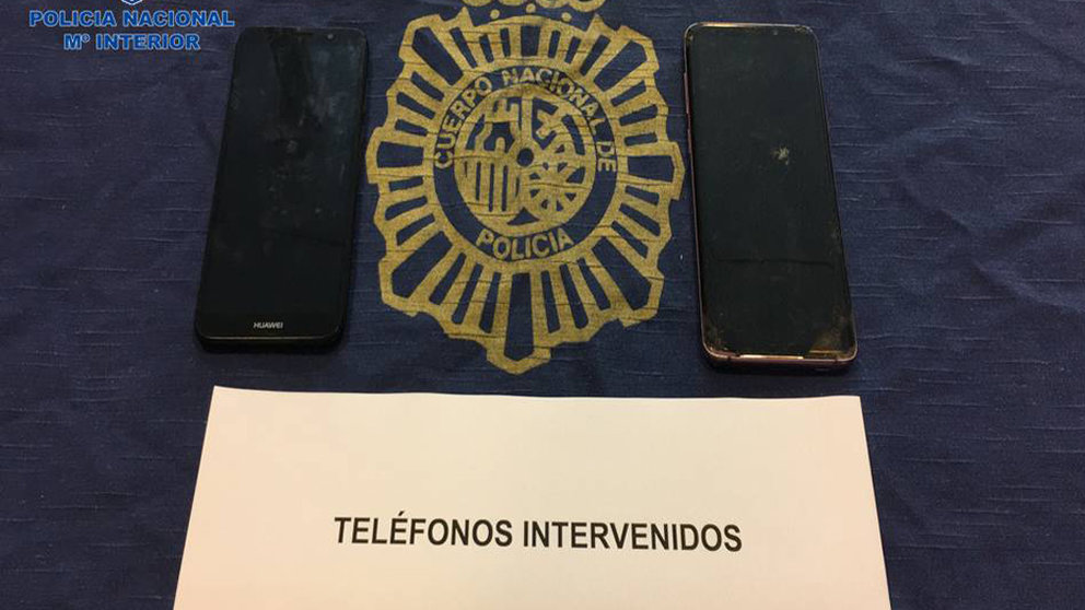 Teléfonos intervenidos por la Policía Nacional. POLICÍA NACIONAL