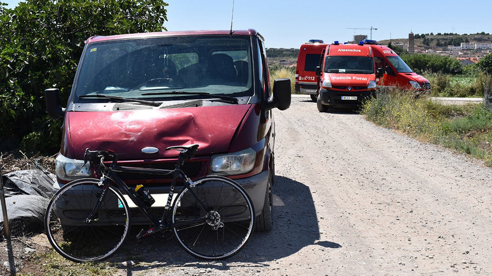 Imagen del atropello de una furgoneta a un ciclista en Ablitas. POLICÍA FORAL