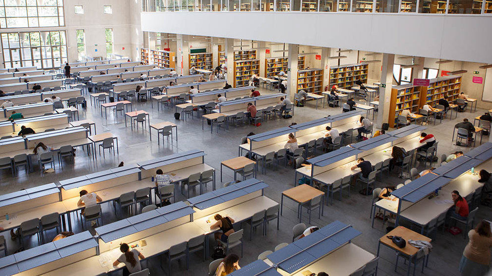 El aulario y la biblioteca de la Universidad Pública de Navarra (UPNA) acogen los exámenes de la EvAU de 2020 en Pamplona. FOTO UPNA (1)