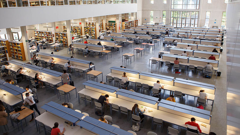 El aulario y la biblioteca de la Universidad Pública de Navarra (UPNA) acogen los exámenes de la EvAU de 2020 en Pamplona. FOTO UPNA (2)