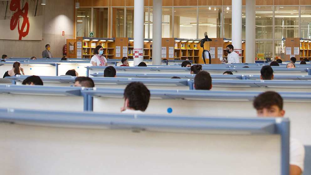 El aulario y la biblioteca de la Universidad Pública de Navarra (UPNA) acogen los exámenes de la EvAU de 2020 en Pamplona. FOTO UPNA (11)