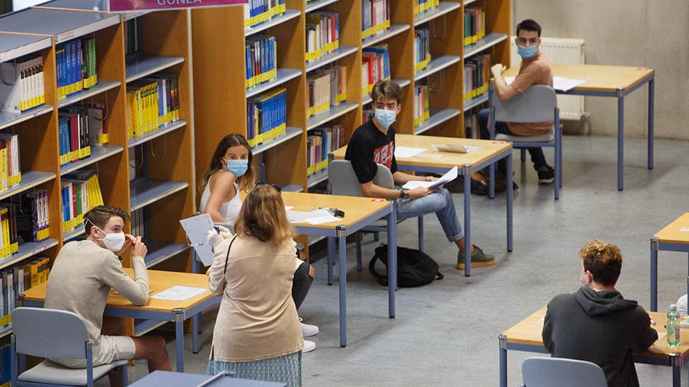 El aulario y la biblioteca de la Universidad Pública de Navarra (UPNA) acogen los exámenes de la EvAU de 2020 en Pamplona. FOTO UPNA (17)