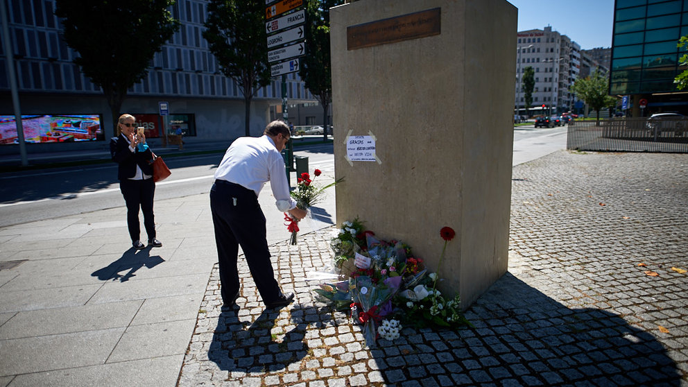 Homenaje a las victimas del terrorismo en el monumento de la Plaza del Baluarte bajo el lema verdad memoria dignidad y justicia. MIGUEL OSÉS
