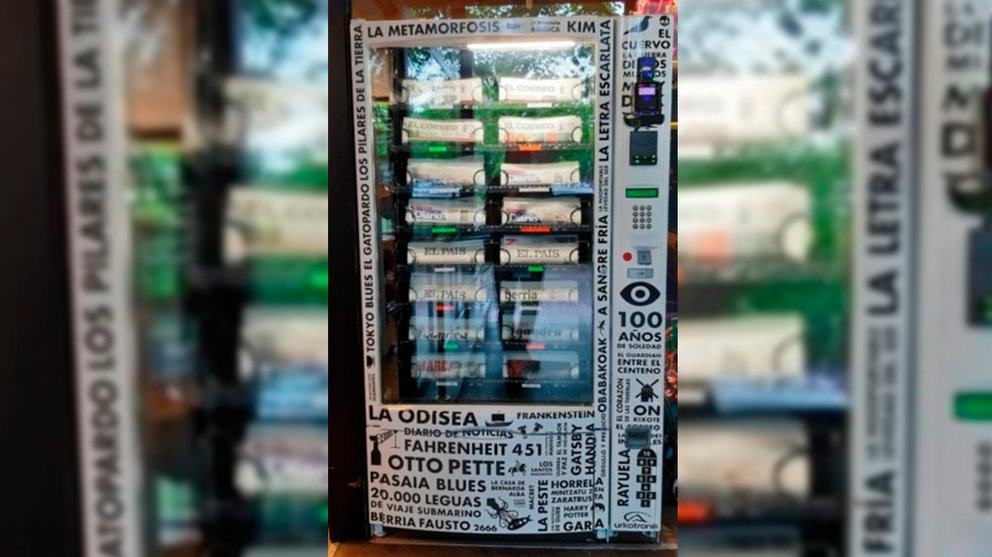 Máquina expendedora de periódicos creada por Azkoyen CEDIDA