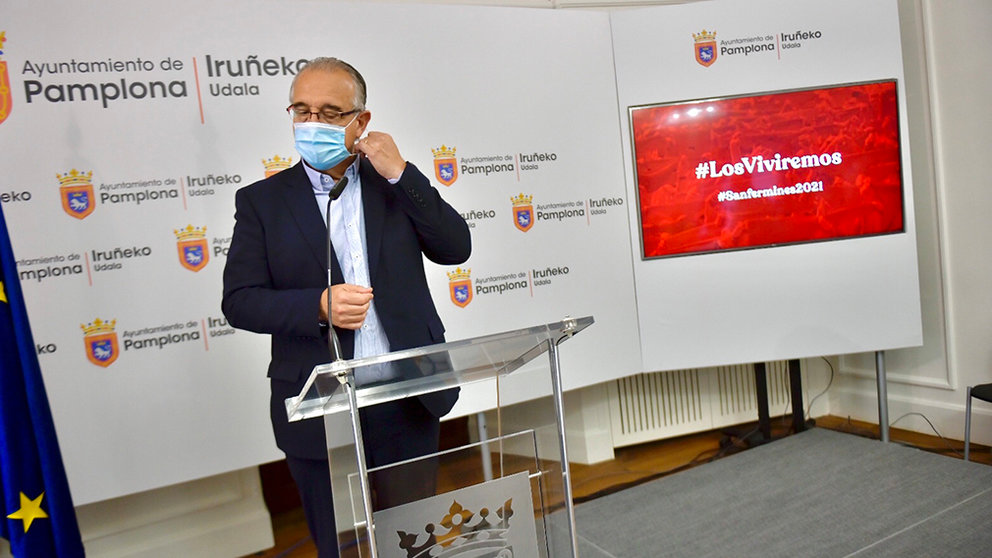 El alcalde de Pamplona, Enrique Maya, comparece este 6 de julio ante unos Sanfermines cancelados por el coronavirus. PABLO LASAOSA