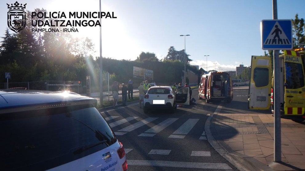 Atropello ocurrido en la Avenida Juan Pablo II de Pamplona. POLICÍA MUNICIPAL