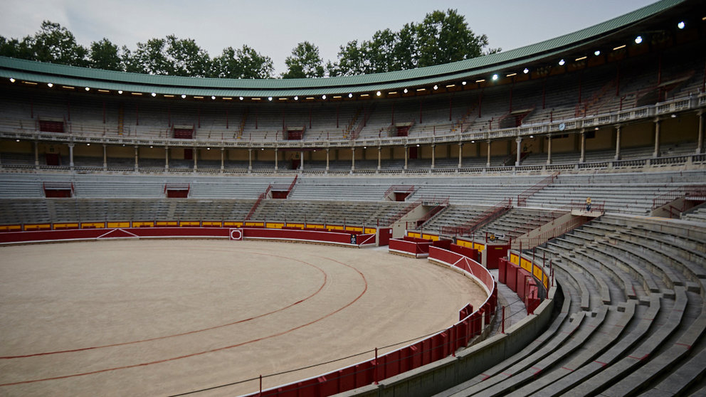 La plaza de toros de Pamplona completamente vacía durante la tarde del 9 de julio de 2020 con las fiestas suspendidas por la crisis del coronavirus. PABLO LASAOSA