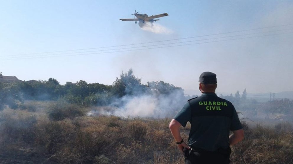 La avioneta del cuerpo de bomberos que ha participado en la extinción de un incencio en Viana GUARDIA CIVIL