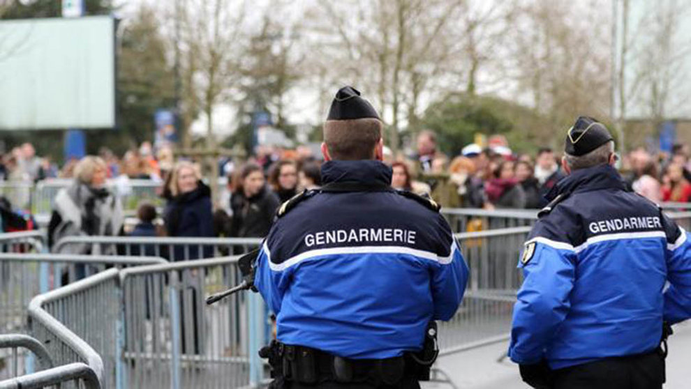 Agentes de la Gendarmería vigilan un evento deportivo en Nantes - EFE