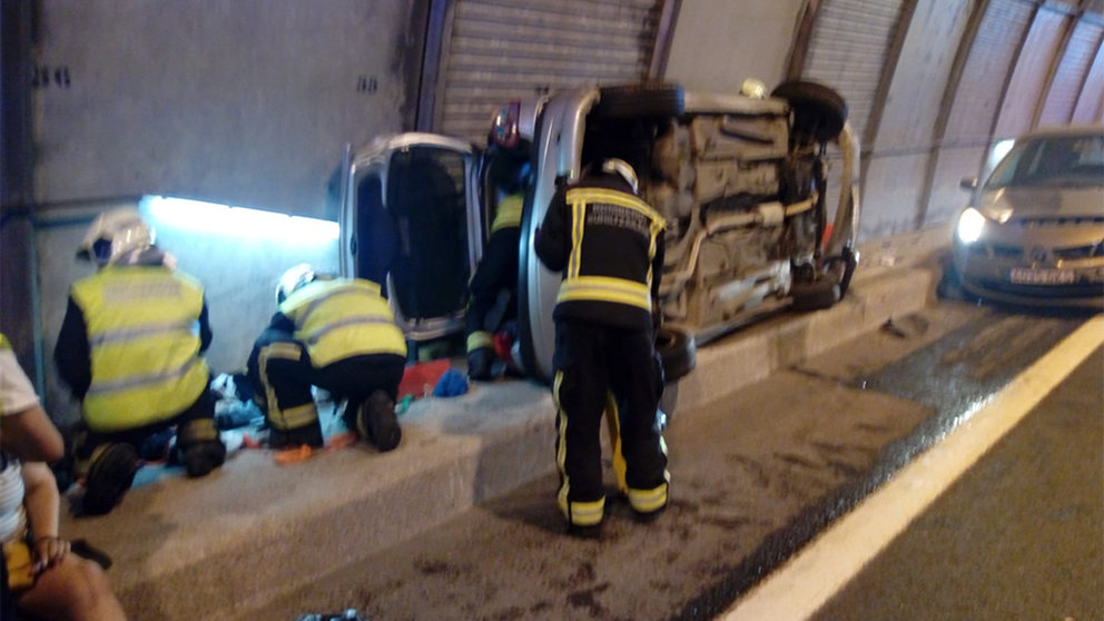 Accidente por alcance en interior de túnel en A-15, sentido San Sebastián, término de Irurzun. TWITTER