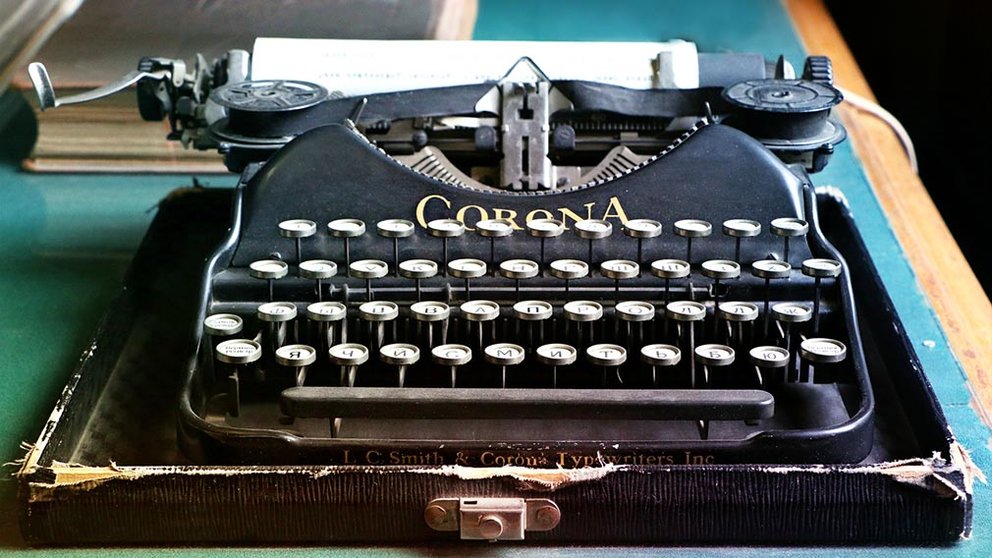 Una máquina de escribir antigua. ARCHIVO.
