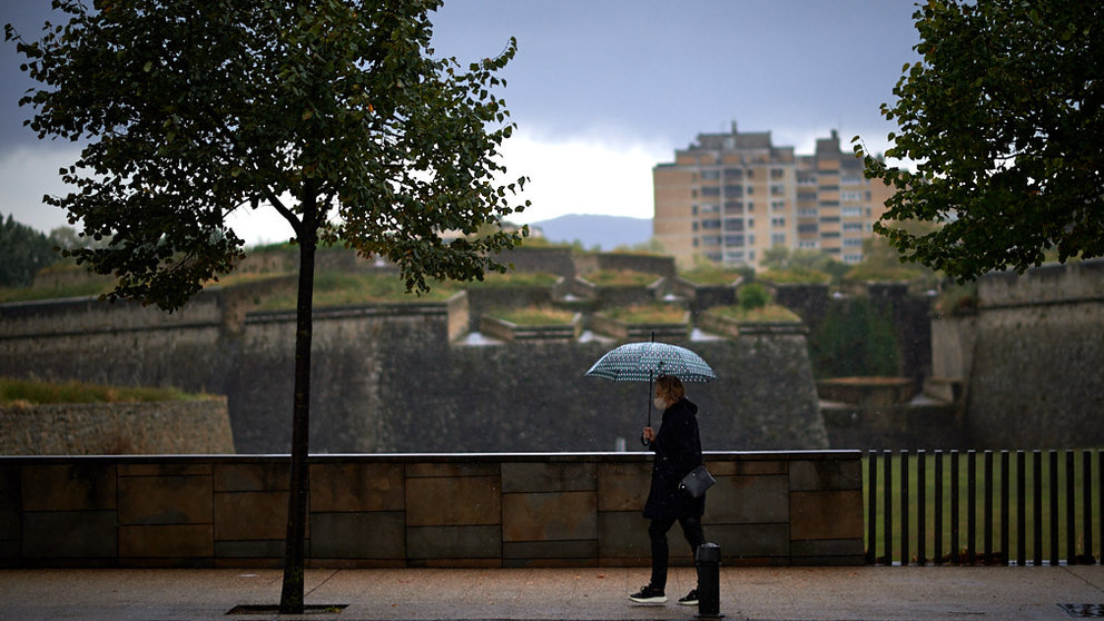 Mal tiempo por lluvia en Pamplona. MIGUEL OSÉS