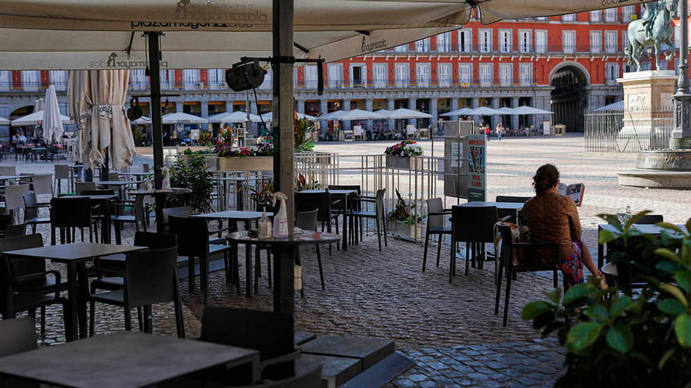 Personas en una terraza de Madrid. Jesús Hellín / Europa Press