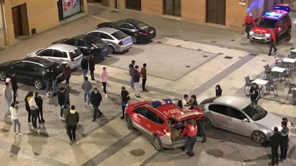 Momento de la actuación de la Policía Foral en Villafranca tras la pelea ocurrida en un bar de la localidad. POLICÍA FORAL