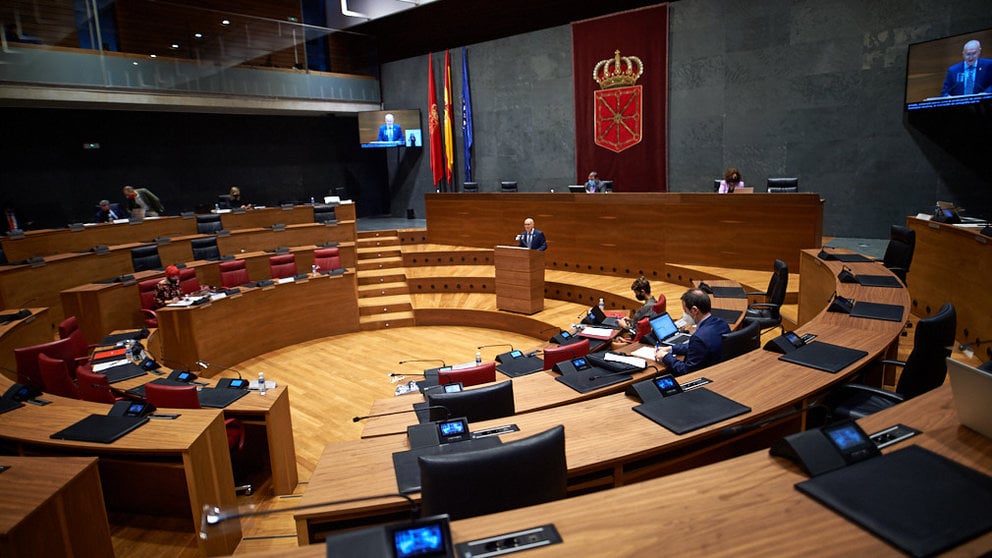 Pleno de control en el Parlamento de Navarra. MIGUEL OSÉS