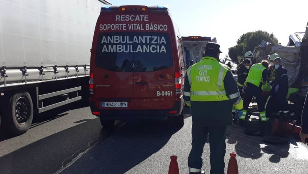 Accidente de tráfico con dos heridos graves en Villafranca. GUARDIA CIVIL