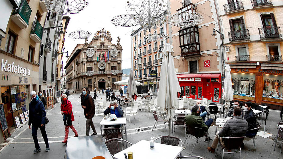 Una terraza en la plaza Consistorial de Pamplona EFE/ Jesús Diges