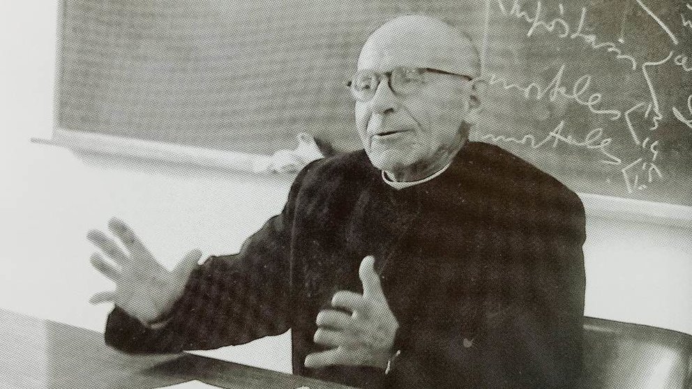 José Miguel Barandiaran en un curso de Etnología Vasca en la Universidad de Navarra (1964). UNAV